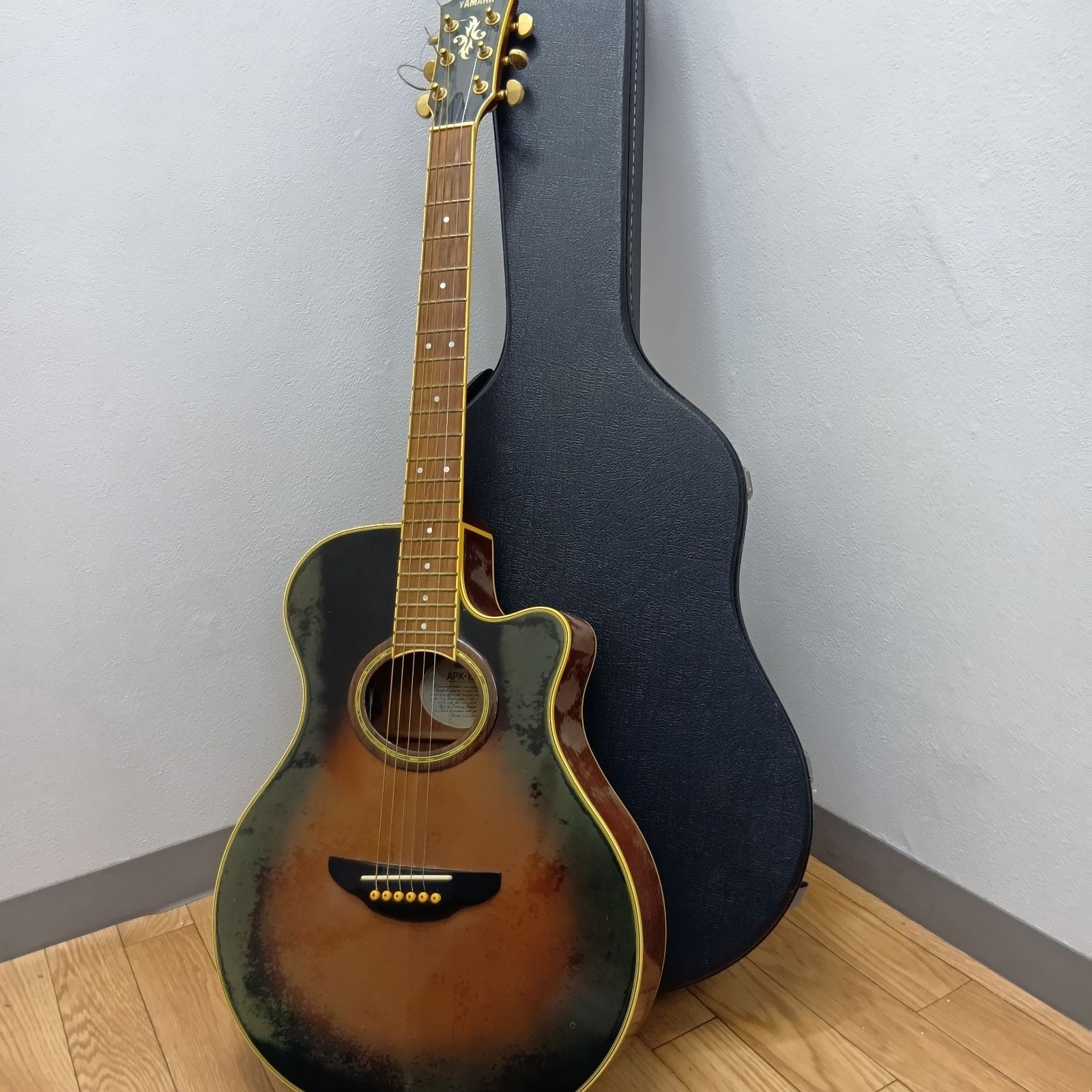 ケース付き YAMAHA APX 8 A エレクトリックアコースティックギター