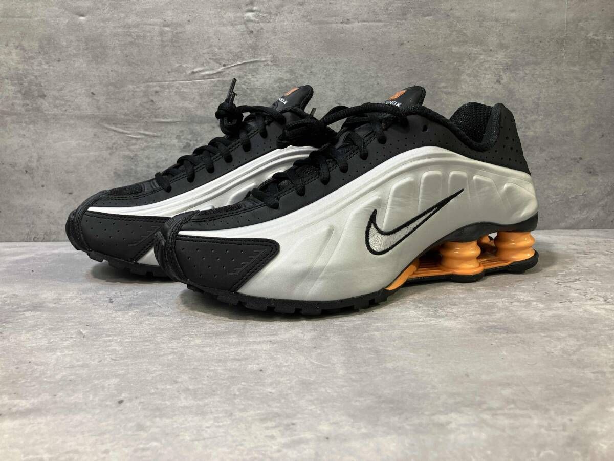 NIKE SHOX R4 スニーカー HQ1988-003 サイズ24.5 ブラック×シルバー 