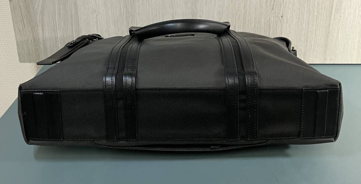 ブリーフケース イニシャル入