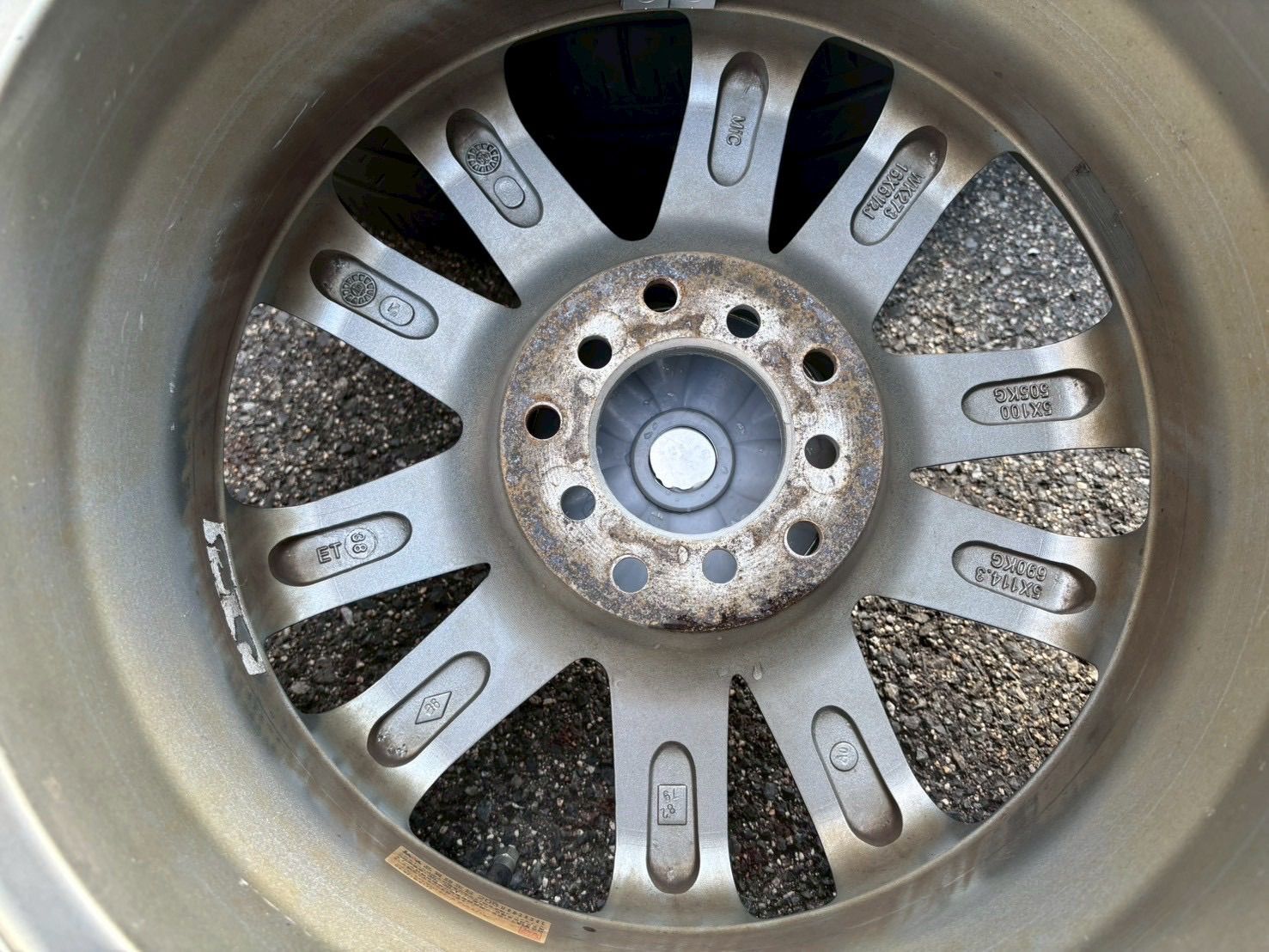 ラジアルタイヤ 205