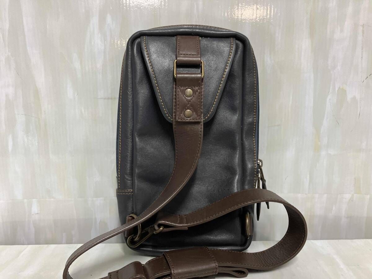 MOTHERHOUSE マザーハウス ボディバッグ レザー ネイビー