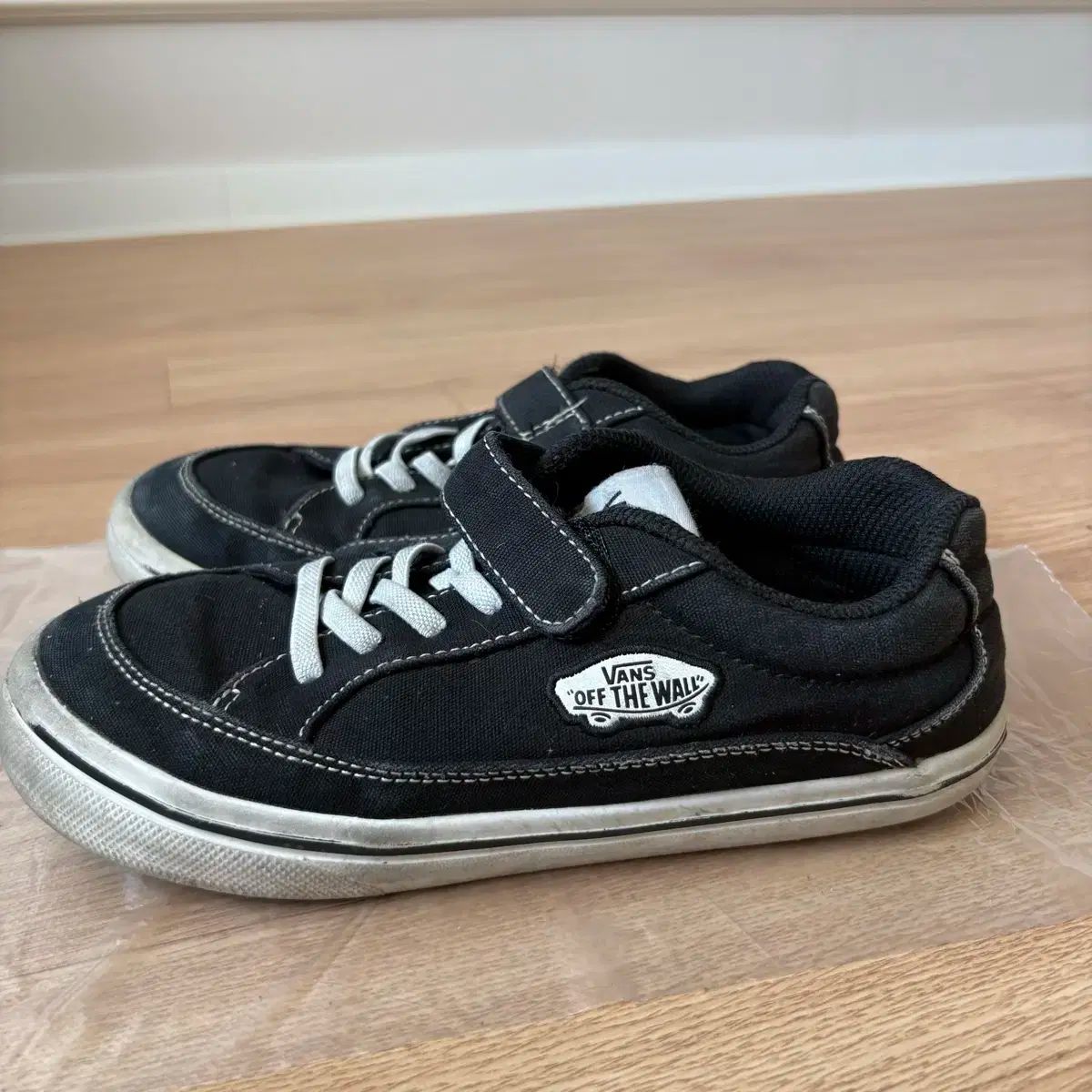 定番人気，得価 VANS ブラック バックル スニーカー 220 その他
