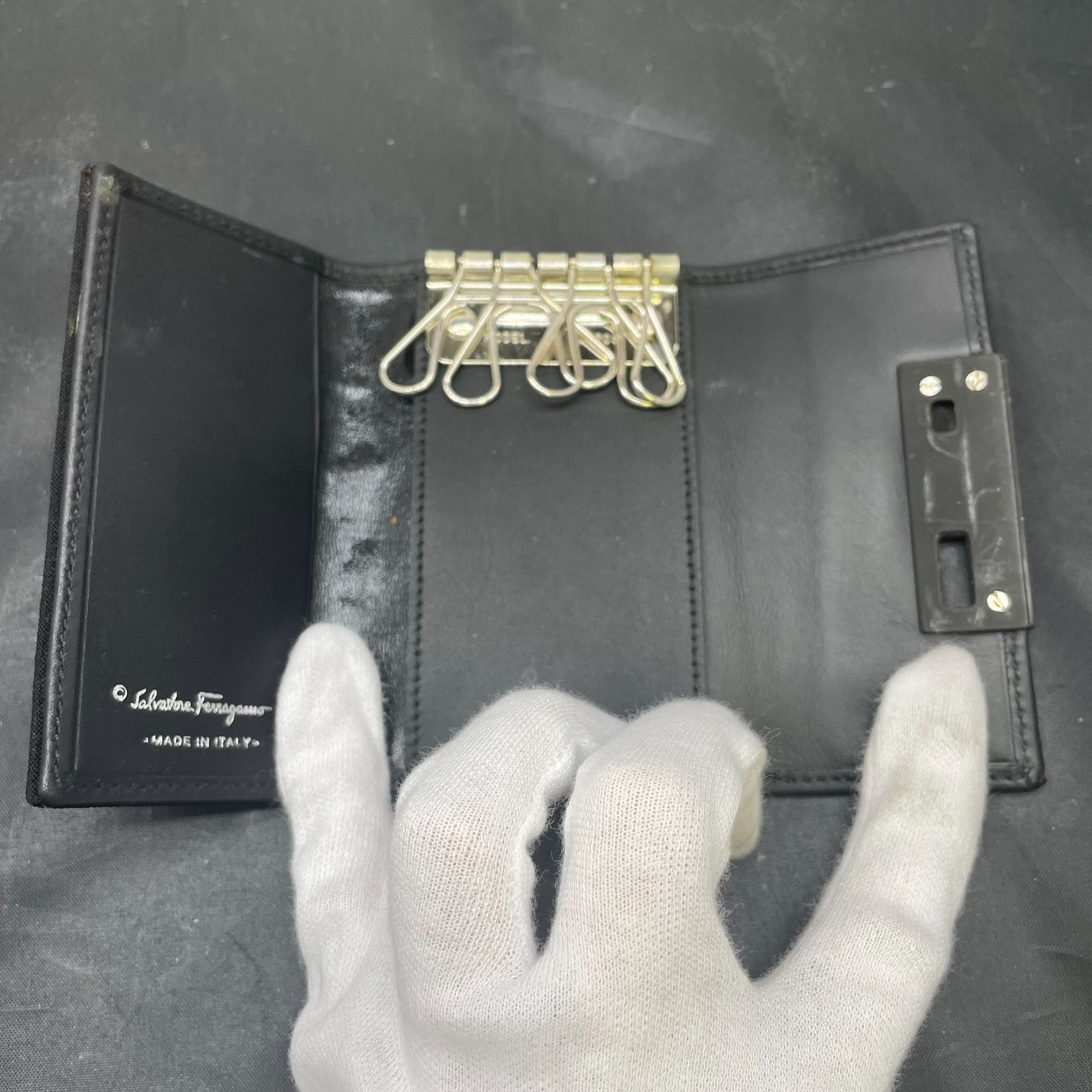 サルヴァトーレフェラガモ キーケース B25110653 - メルカリ