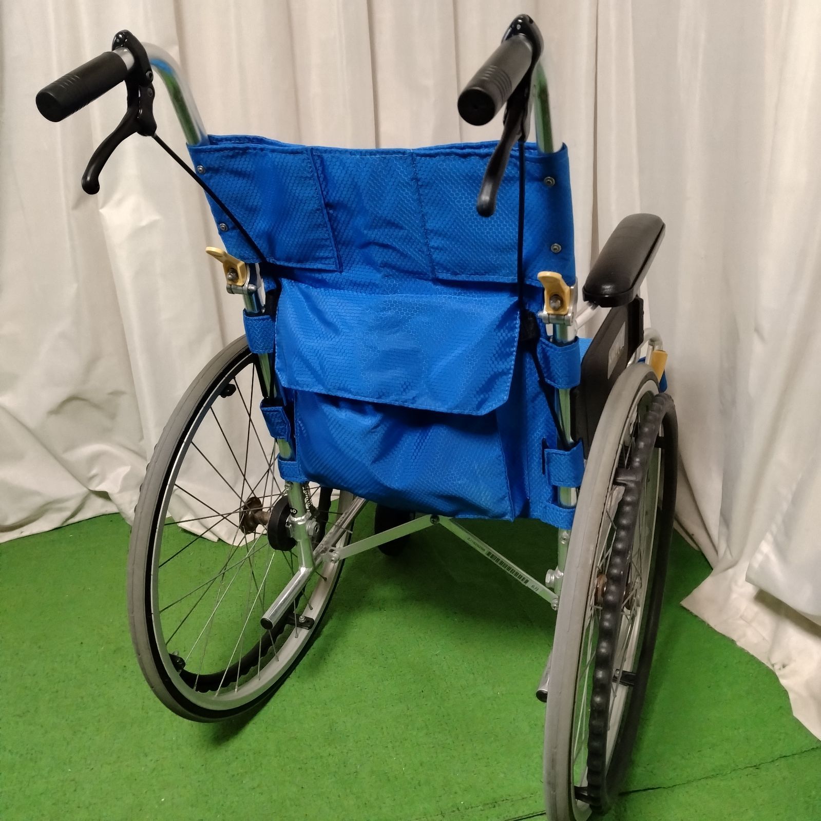 日進医療器　自走用　多機能　軽量　ノーパンクタイヤ　車椅子　NA-U7 WC-12837）日進医療器 NA-L8α Aパッケージ 軽量 ノーパンクタイヤ 自走