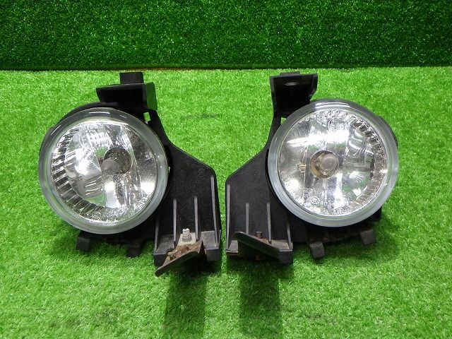 まとめうり フォグランプフレーム（左） Fog Lamp Frame (L) 68203225AA