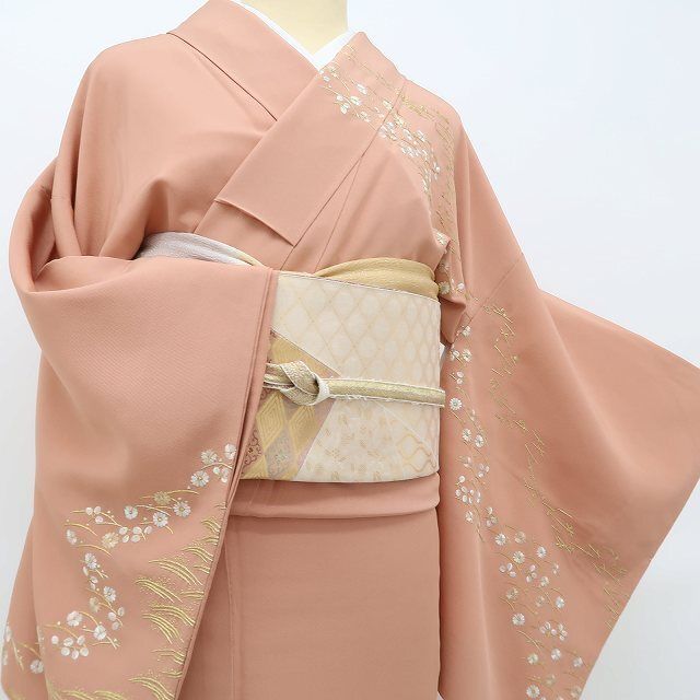 ✾まめ藤✾美品 さが美謹製 総刺繍 正絹 着物“波や菊、撫子のリズムが