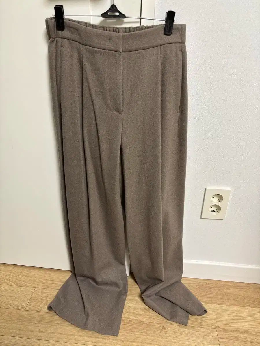  the ISTJ VENDING MACHINE Ver. 商品 61 トープ グレー 新商品 スラックス パンツ