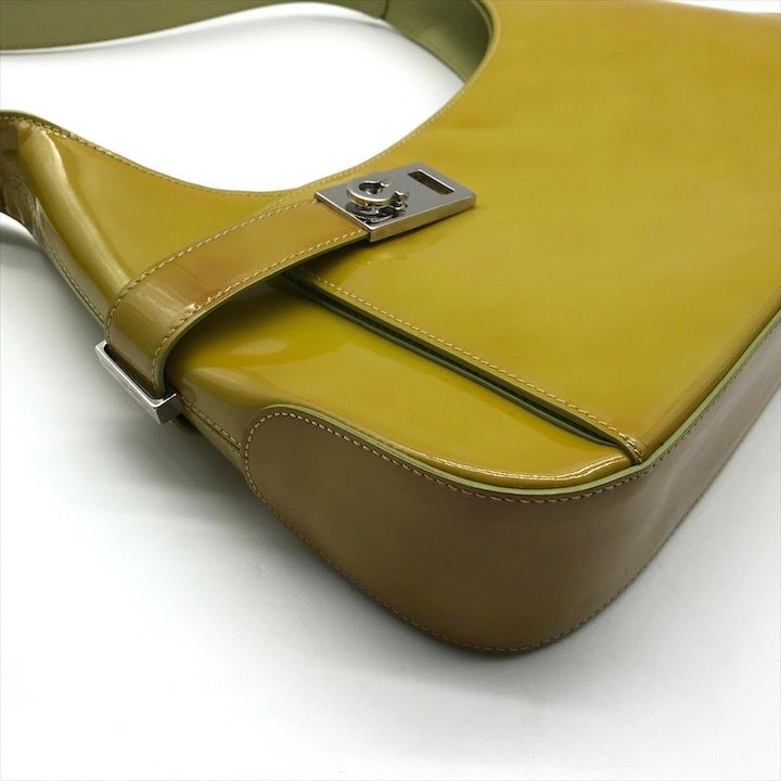 良品 Ferragamo フェラガモ ガンチーニ エナメル ワンショルダー 