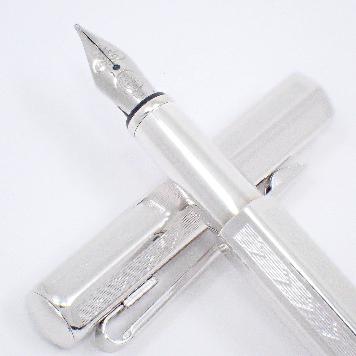  CARAN d ACHE カランダッシュ エクリドール 万年筆 SSペン先 シェブロン シルバー 万年筆 万年筆 インク