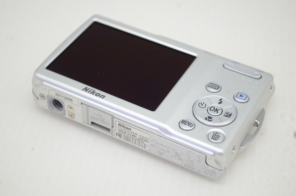 Nikon ニコン COOLPIX S210 コンパクトデジタルカメラ シルバー 元箱付