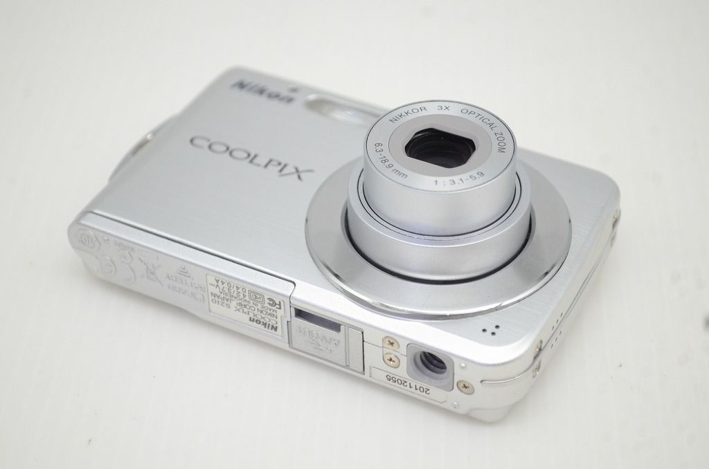 Nikon ニコン COOLPIX S210 コンパクトデジタルカメラ シルバー 元箱付
