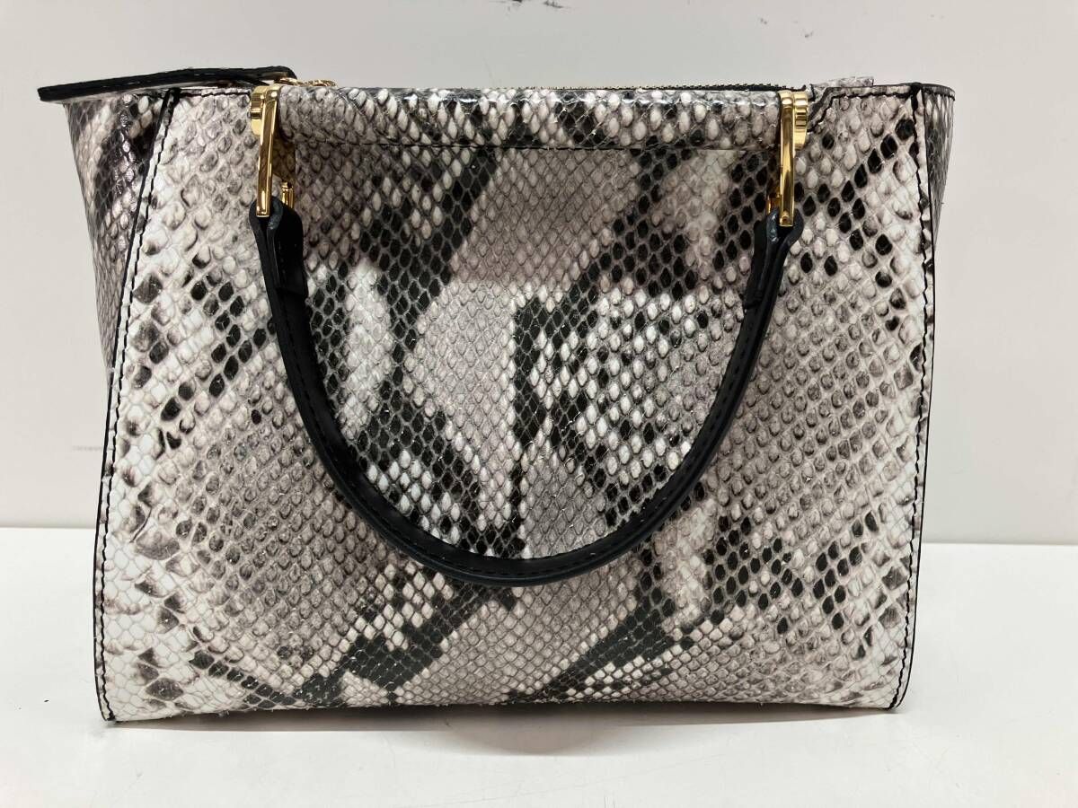 タグ付き未使用【パイソンバックルショルダーバッグ】イアクッチ IACUCCI イアクッチ パイソン柄 2way レザー ショルダーバッグ - メルカリ