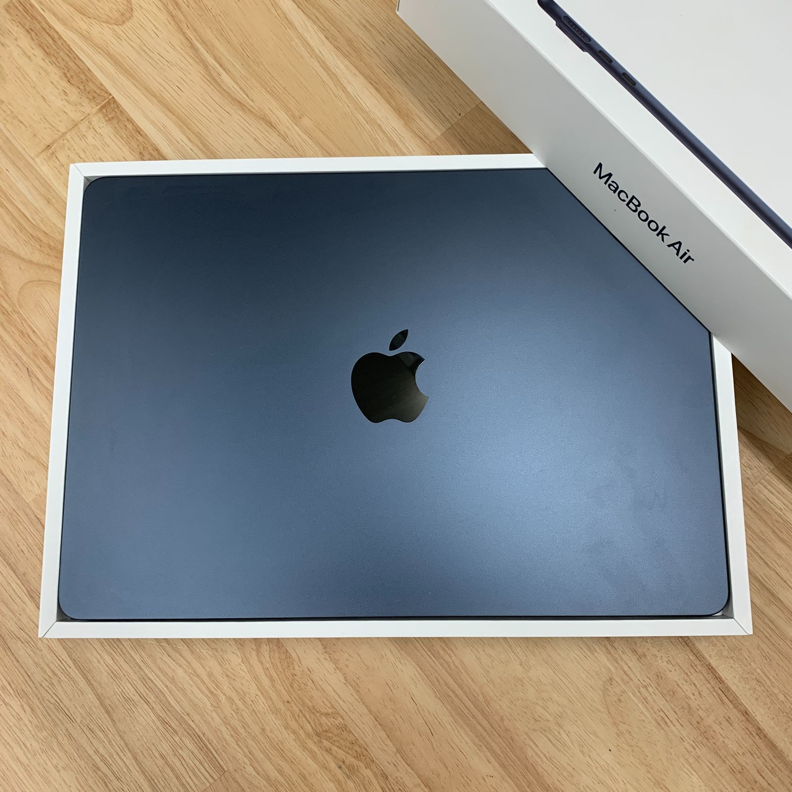 MacBook Air 13.6インチ M 2チップ 256 GB ミッドナイト V 621