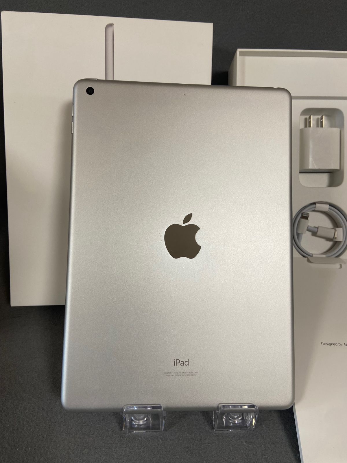 版 iPad 第9世代 64 GB 10.2インチ Wi-Fi版 シルバー色