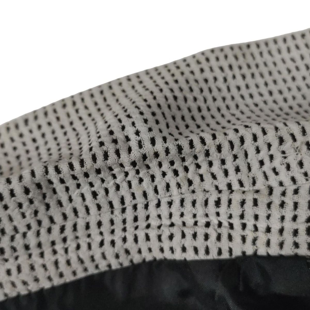 ダークグレー×黒×マルチ