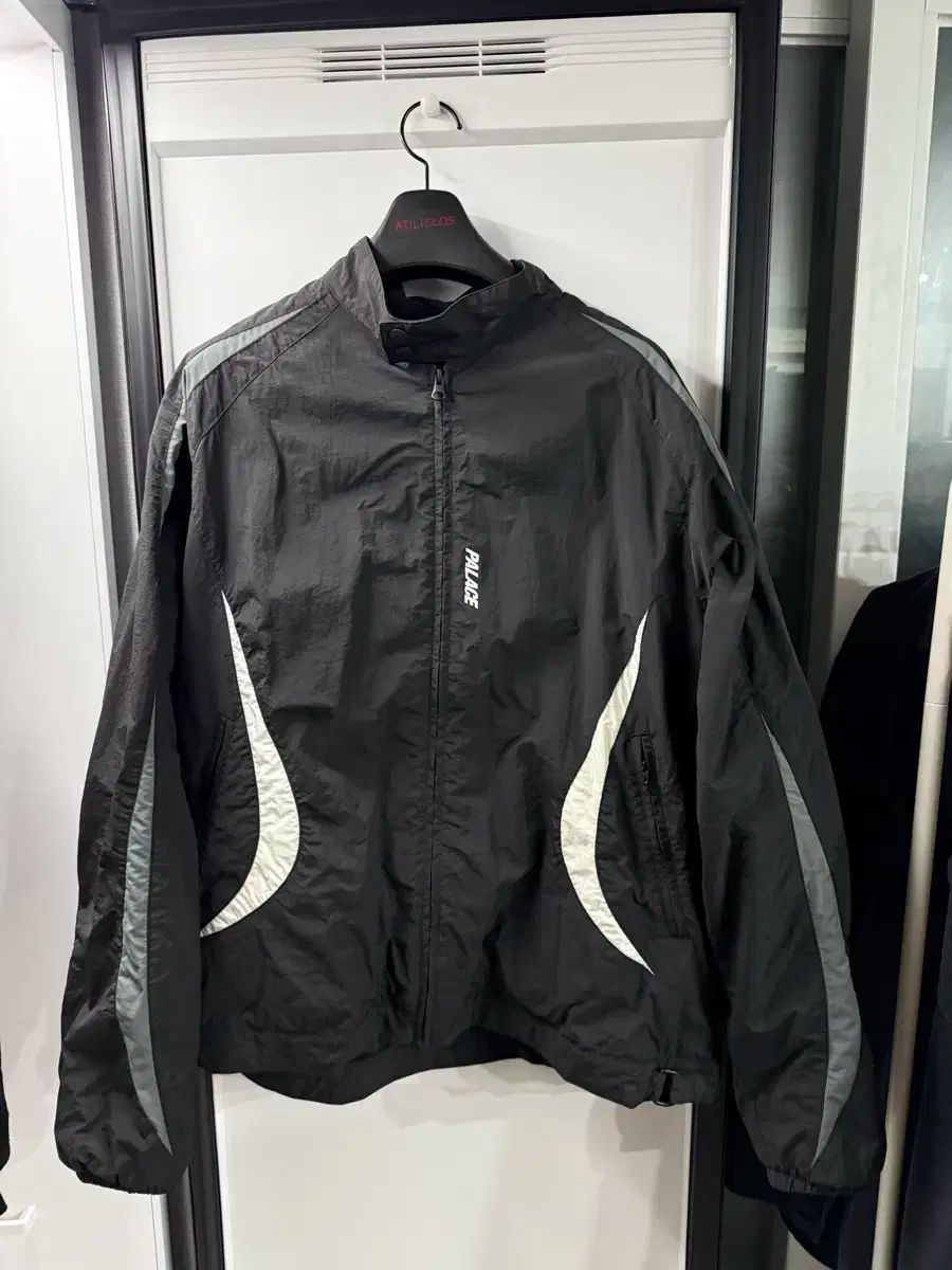 PALACE - JACKET 黒 WOOL SHIRT L ウールシャツジャケットの | シェルジャケット フラッグロゴ GORE-TEX ブラックダウンジャケット ブラック ヤマダウェブコム (Palace