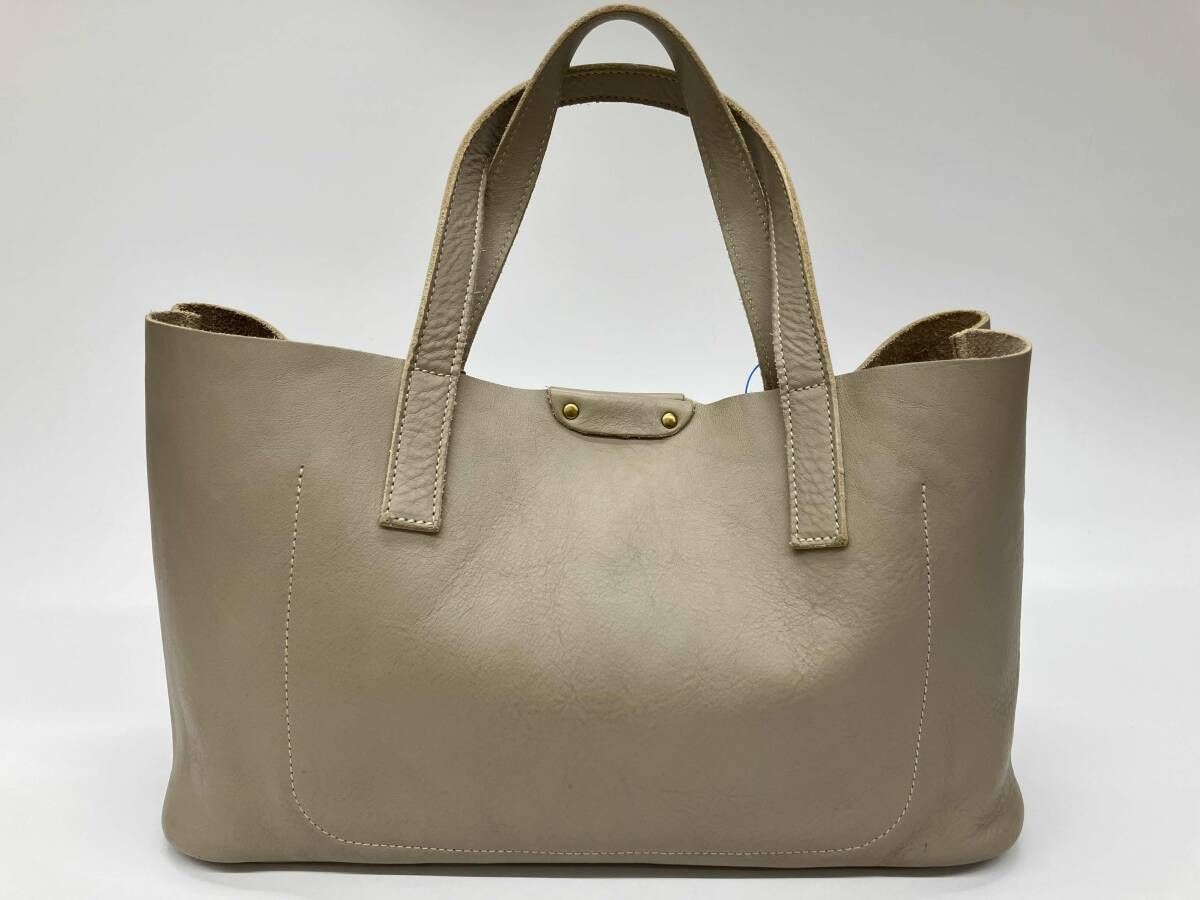 IL BISONTE イルビゾンテ ト-トバッグ ハンドバッグ オリジナルレザ- グレ- チャ-ム付き レディ-ス