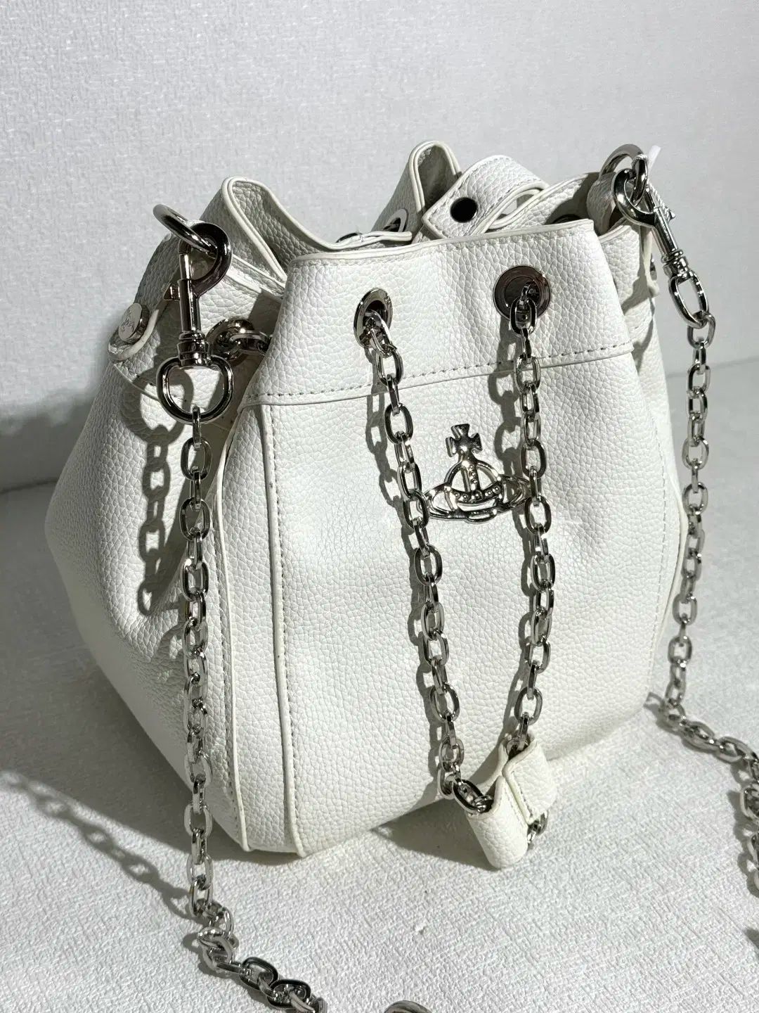 韓国国内在庫 当日発送 VIVIENNE WESTWOOD ホワイト バケットバッグ