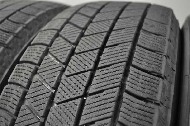 30プリウス使用15インチTOYOスタッドレスタイヤ2020年製バリ山 30系プリウス カローラツーリング バリ山☆ 2022年製 スタッドレス