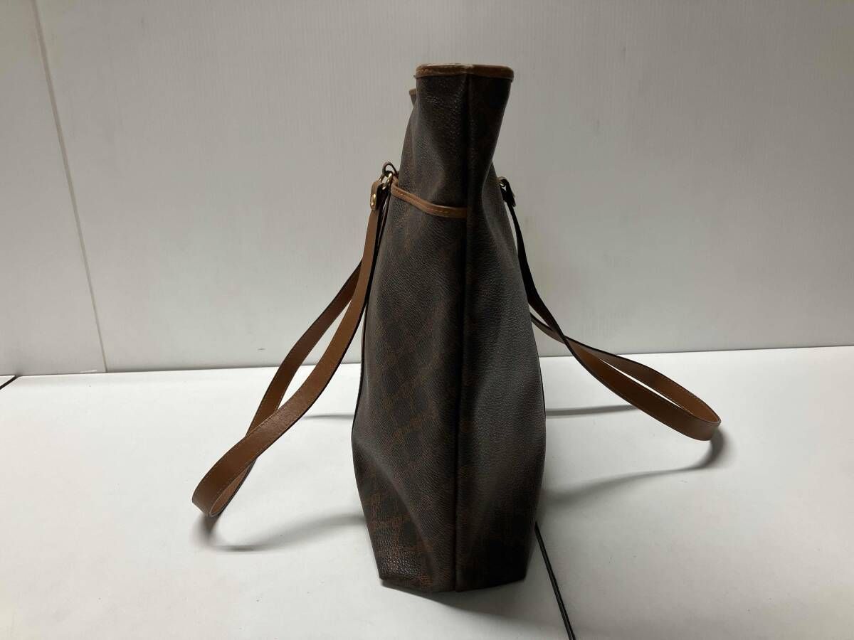 ダークブラウン