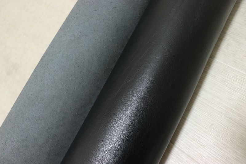 ブラック 200 ds ヌメ革 牛革 イタリア レザー スムース加工 はぎれ 一枚革 レザークラフト 革 皮 本革 diy 生地 材料