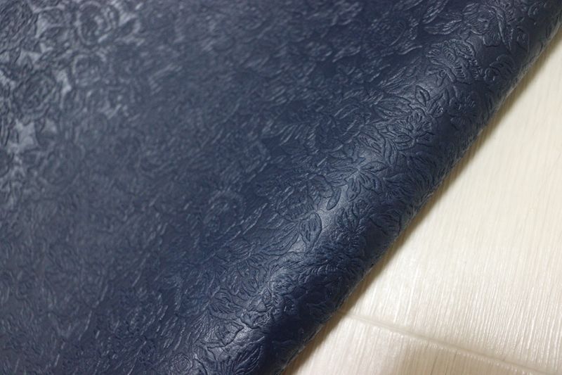 ネイビー 230 ds クロム革 牛革 国産 レザー ローゼ型押し はぎれ 一枚革 レザークラフト 革 皮 本革 diy 生地 材料