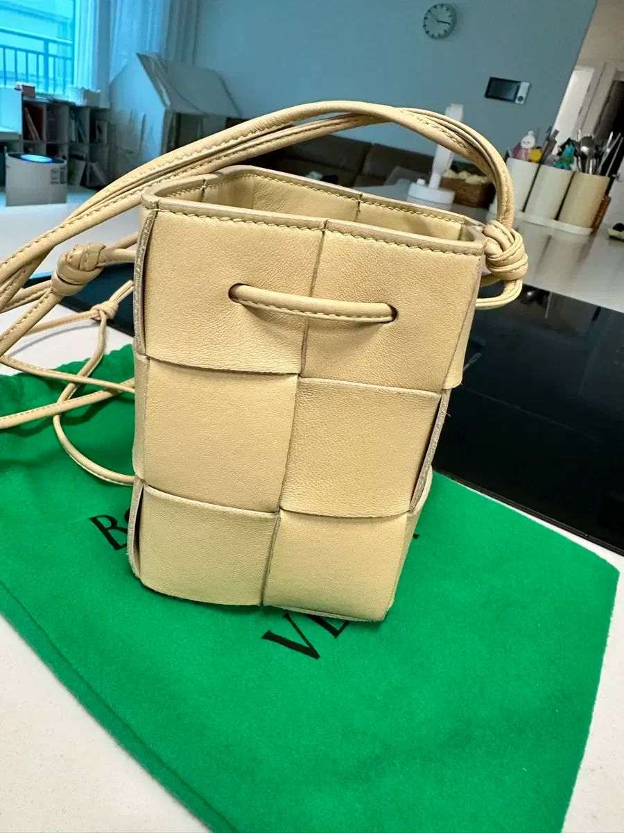 ボッテガ ヴェネタ バケットバッグ アイボリー