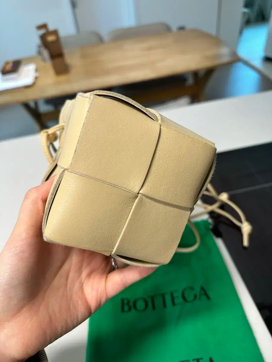  ボッテガ ヴェネタ バケットバッグ アイボリー メッセンジャーバッグ ショルダーバッグ