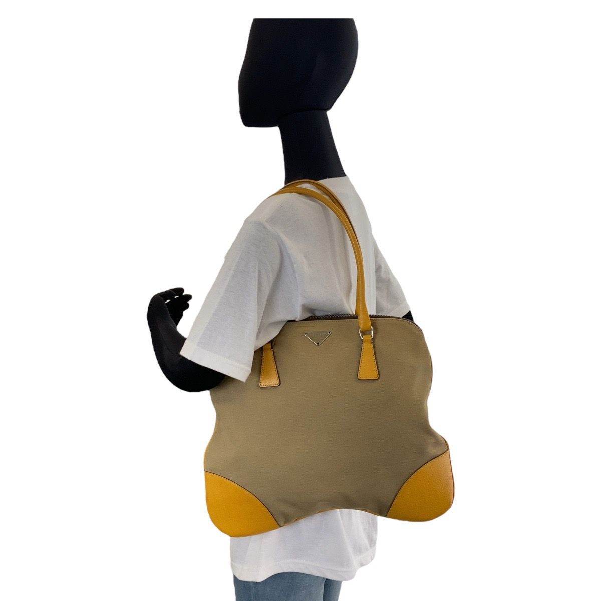 プラダ 三角ロゴプレート