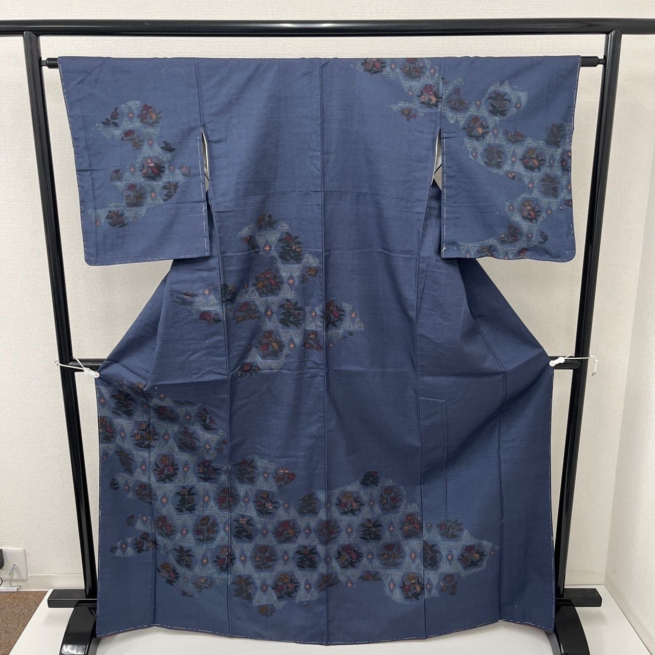 本場結城紬 上品な花柄の染め 正絹 着物 MK-1629 - メルカリ