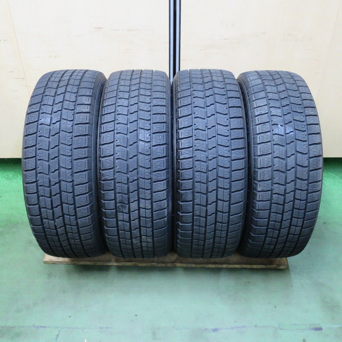 バリ溝！キレイ！9.5分☆XV 等 225/55R17 スタッドレス グッドイヤー