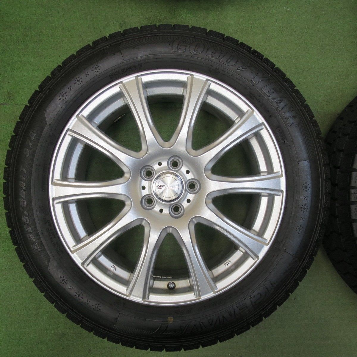 ★スタッドレス バリ溝！225/55R17 グッドイヤー アイスナビ 4本① バリ溝！キレイ！9.5分☆XV 等 225/55R17 スタッドレス グッドイヤー