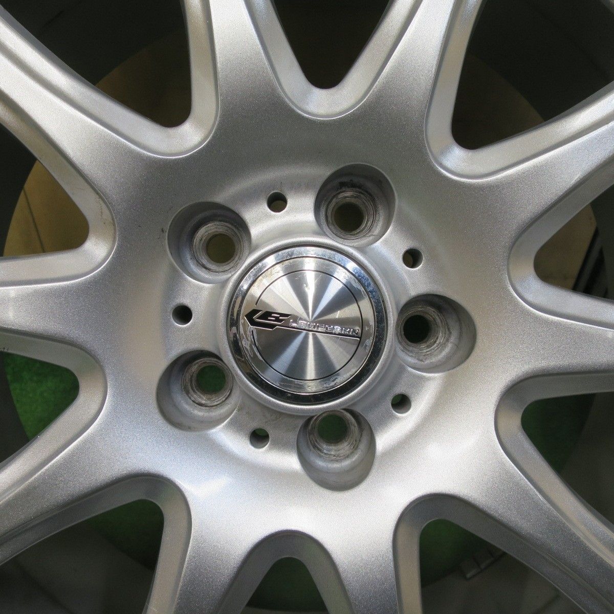 バリ溝！キレイ！9.5分☆XV 等 225/55R17 スタッドレス グッドイヤー