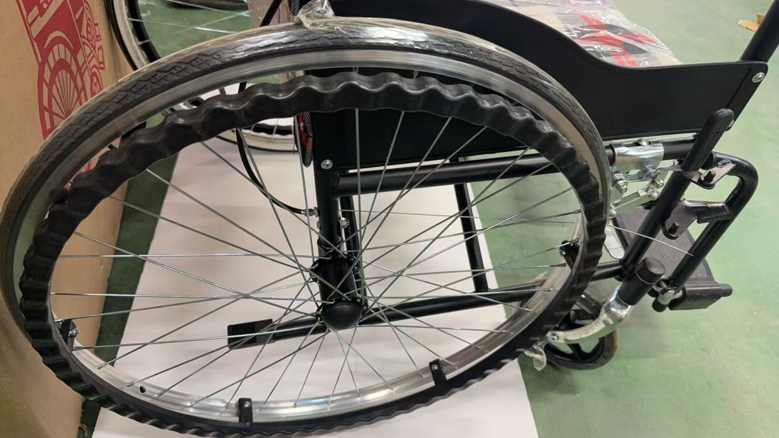 コンパクト設計 大型キャスター搭載