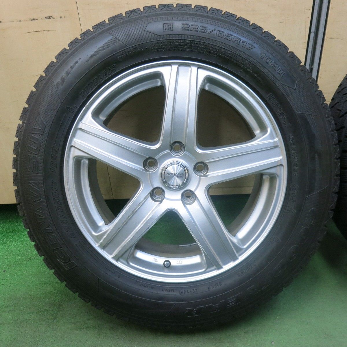 バリ溝 キレイ 9分 スタッドレス 225 65 R 17 グッドイヤー アイスナビ SUV SIBILLA VK シビラ 17インチ PCD 114 3 5 H ス
