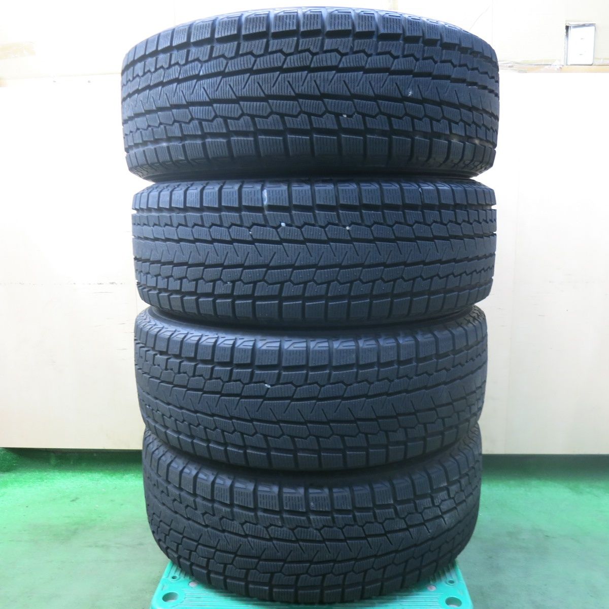  超バリ溝 24年 ほぼ10分 LOXARNY MAGNUS 235 55 R 20 スタッドレス ヨコハマ アイスガード G 075 ロクサーニ マグナス 20インチ PCD 114 3 5 H ス 20インチ タイヤ ホイールセット