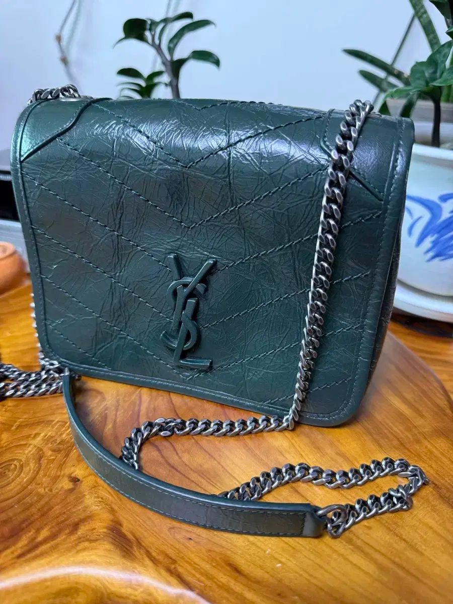 サンローラン ニキ ウォレットバッグ