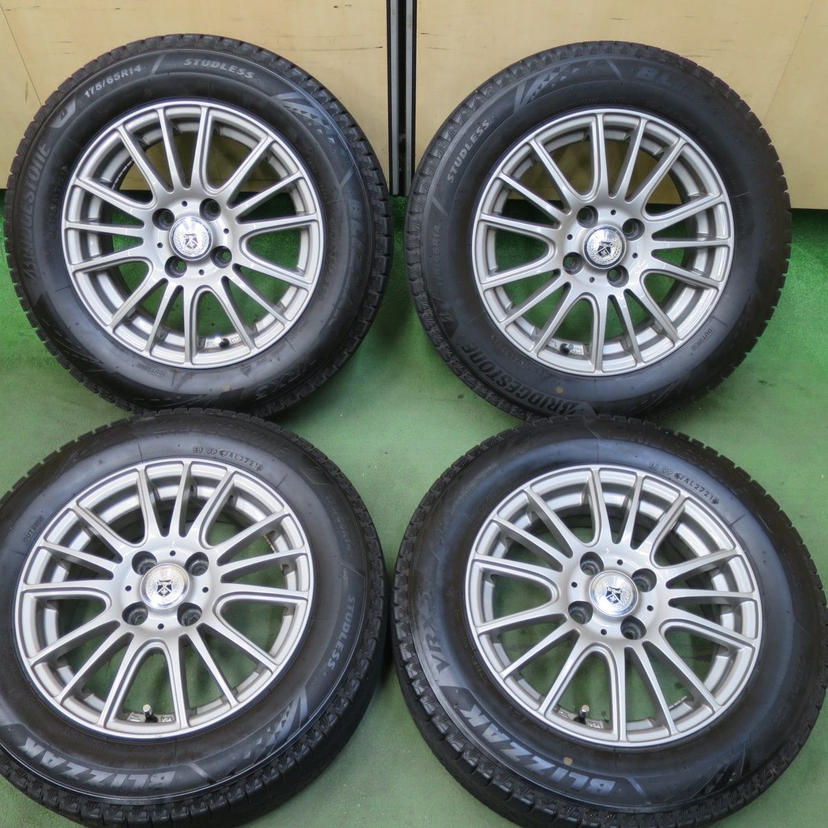 バリ溝 21年 キレイ 8 5分 スタッドレス 175 65 R 14 ブリヂストン ブリザック VRX 3 GMach 14インチ PCD 100 4 H ス