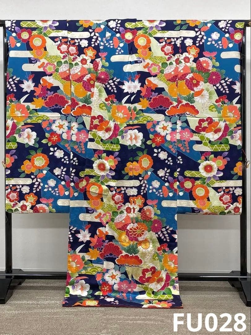 振袖 仮絵金駒 金彩 紋意匠 総柄 正絹 未仕立て品 八掛付き FU 028