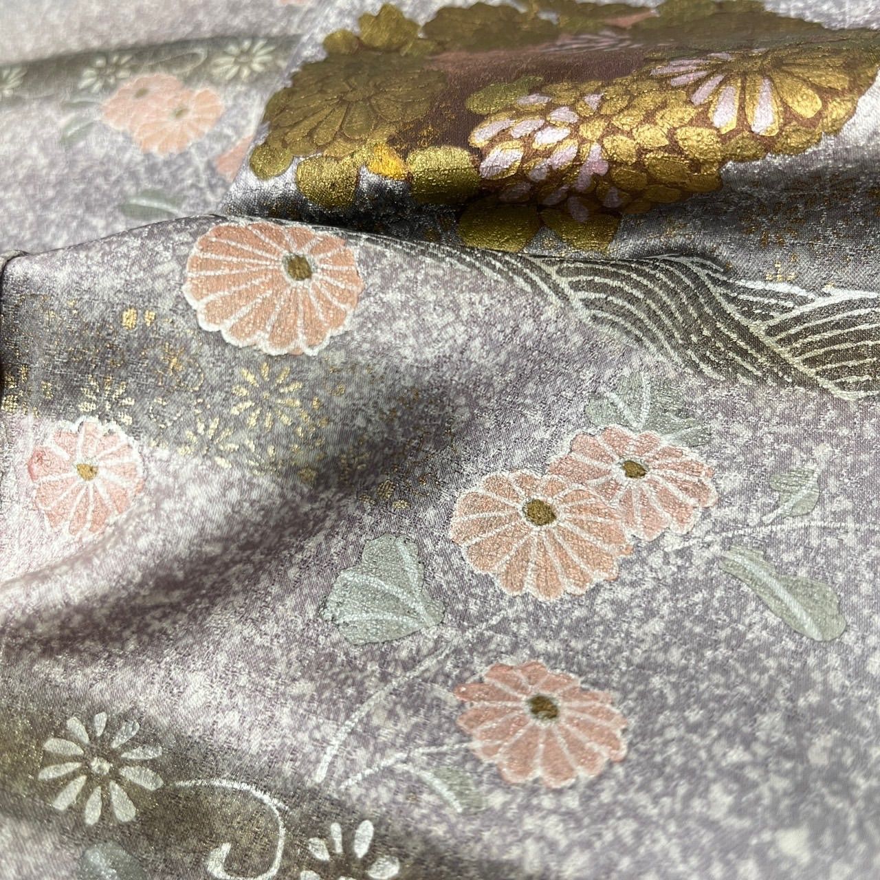 付下げ 金彩 上品な花 松の染め 格子の地紋 紋無し 訪問着 正絹 着物
