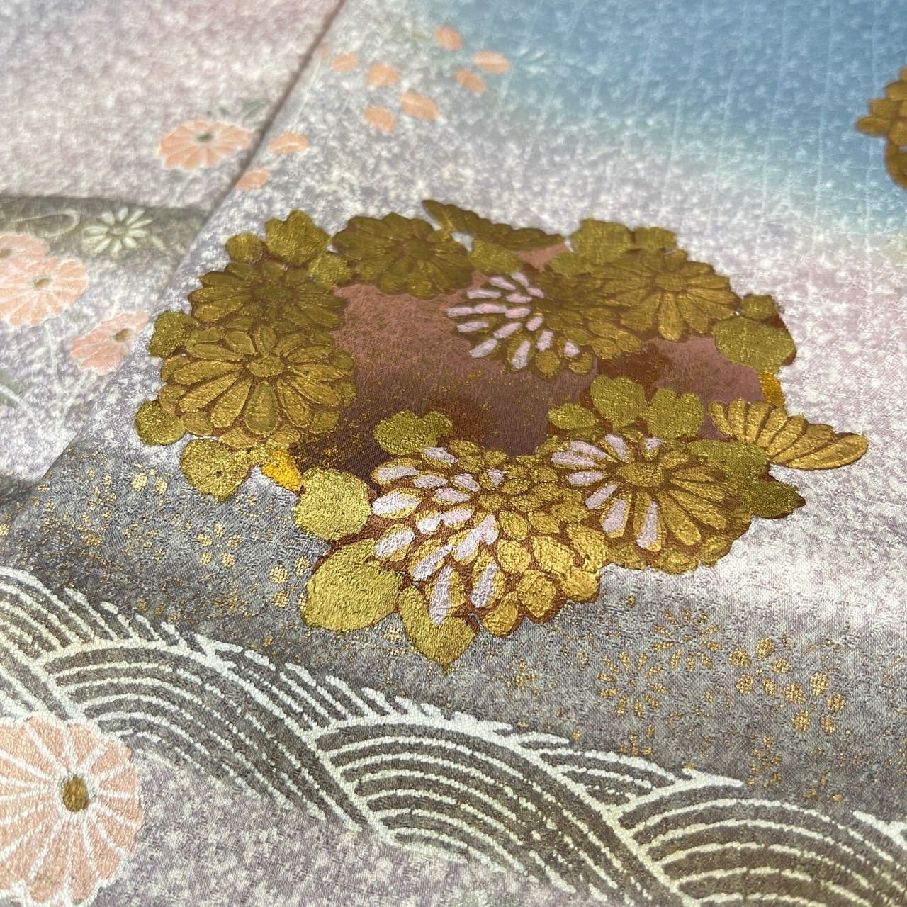 付下げ 金彩 上品な花 松の染め 格子の地紋 紋無し 訪問着 正絹 着物