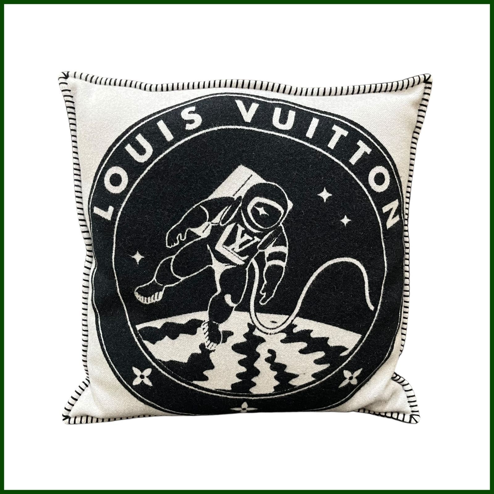 中古○LOUIS VUITTON /ルイ ヴィトン○宇宙飛行士 クッション ウール