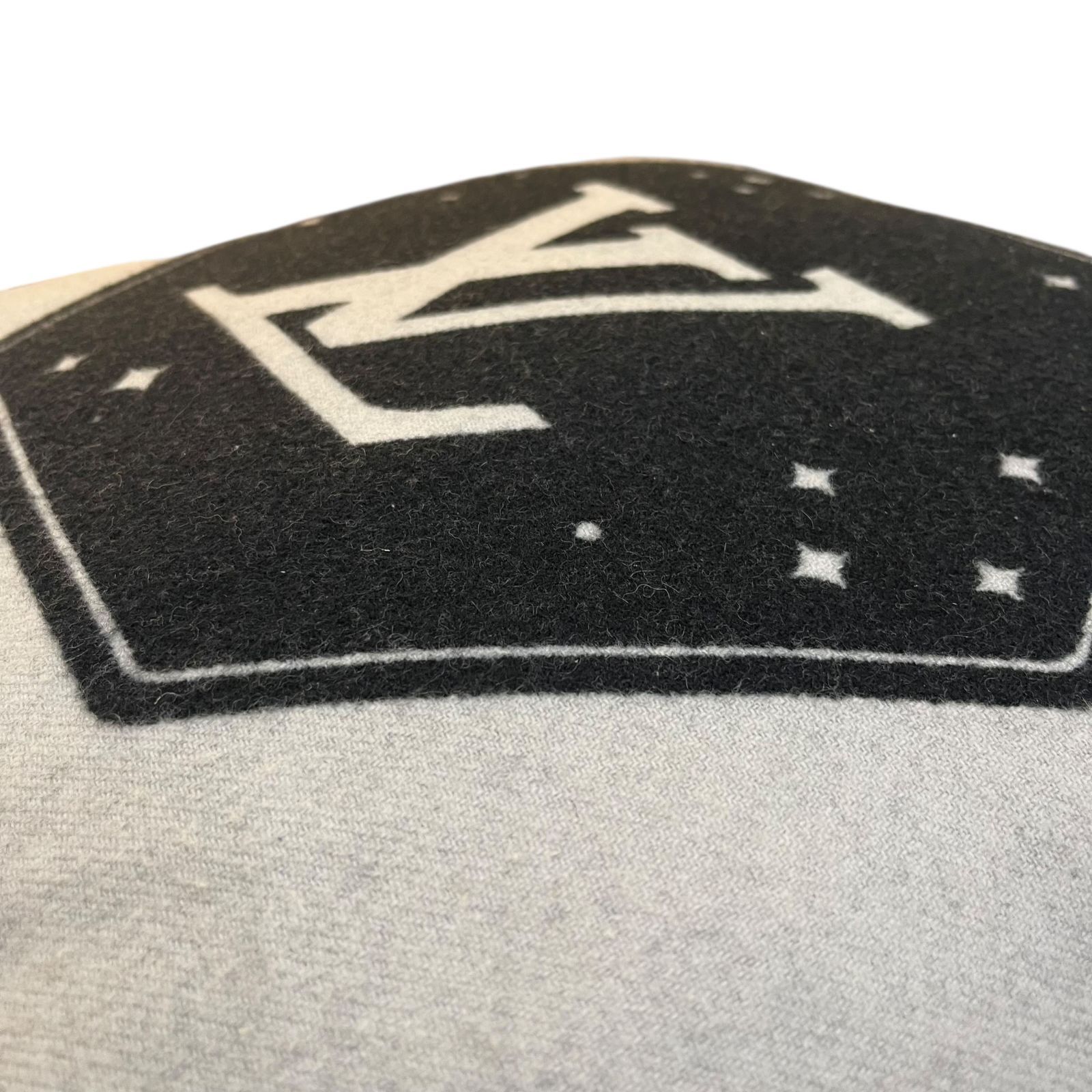 中古○LOUIS VUITTON /ルイ ヴィトン○宇宙飛行士 クッション ウール