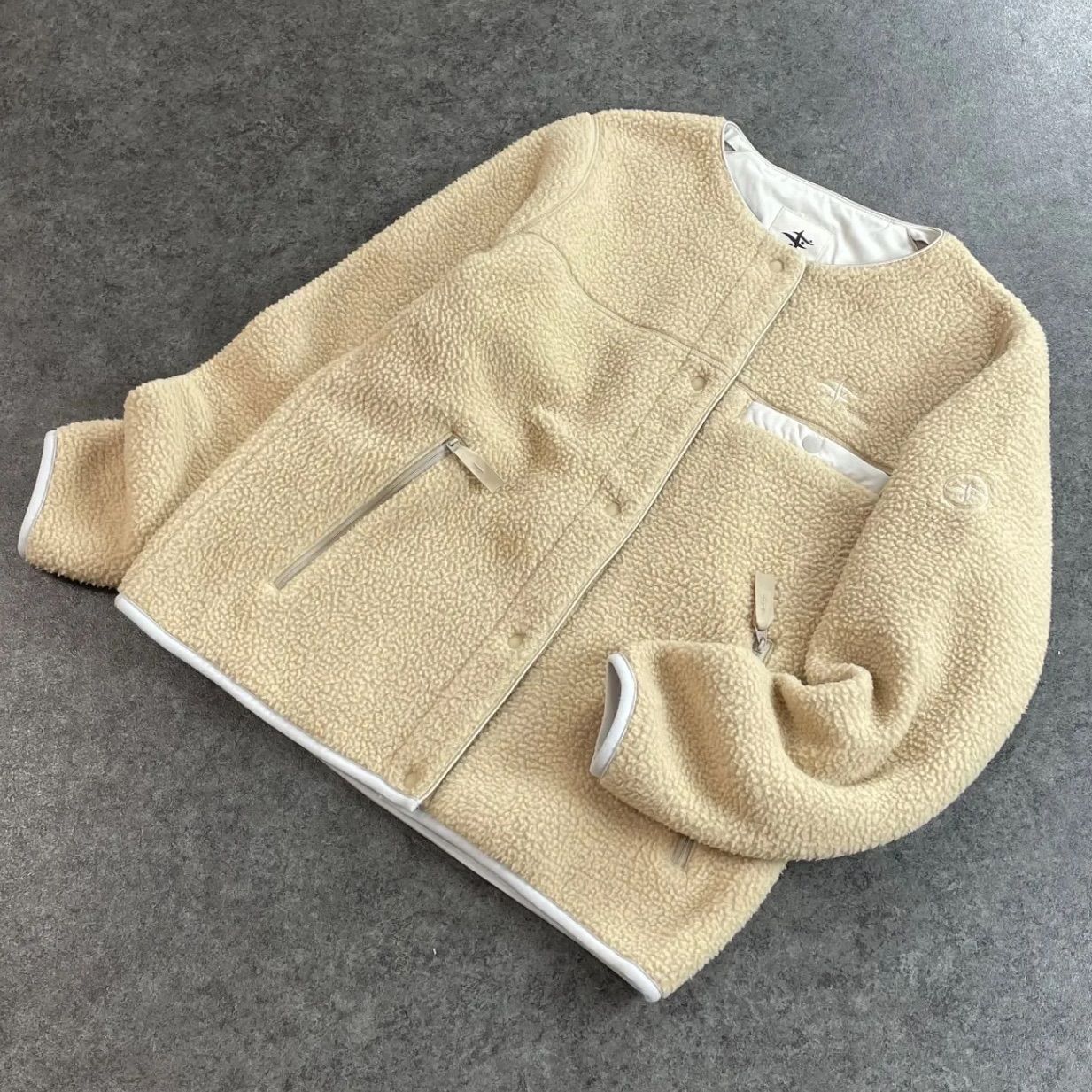 美 Foxfire Bicolor Boa Blouson フォックスファイヤー バイ ボアブルゾン カーディガン オフホワイト ロゴ刺繍 レディース 8113922