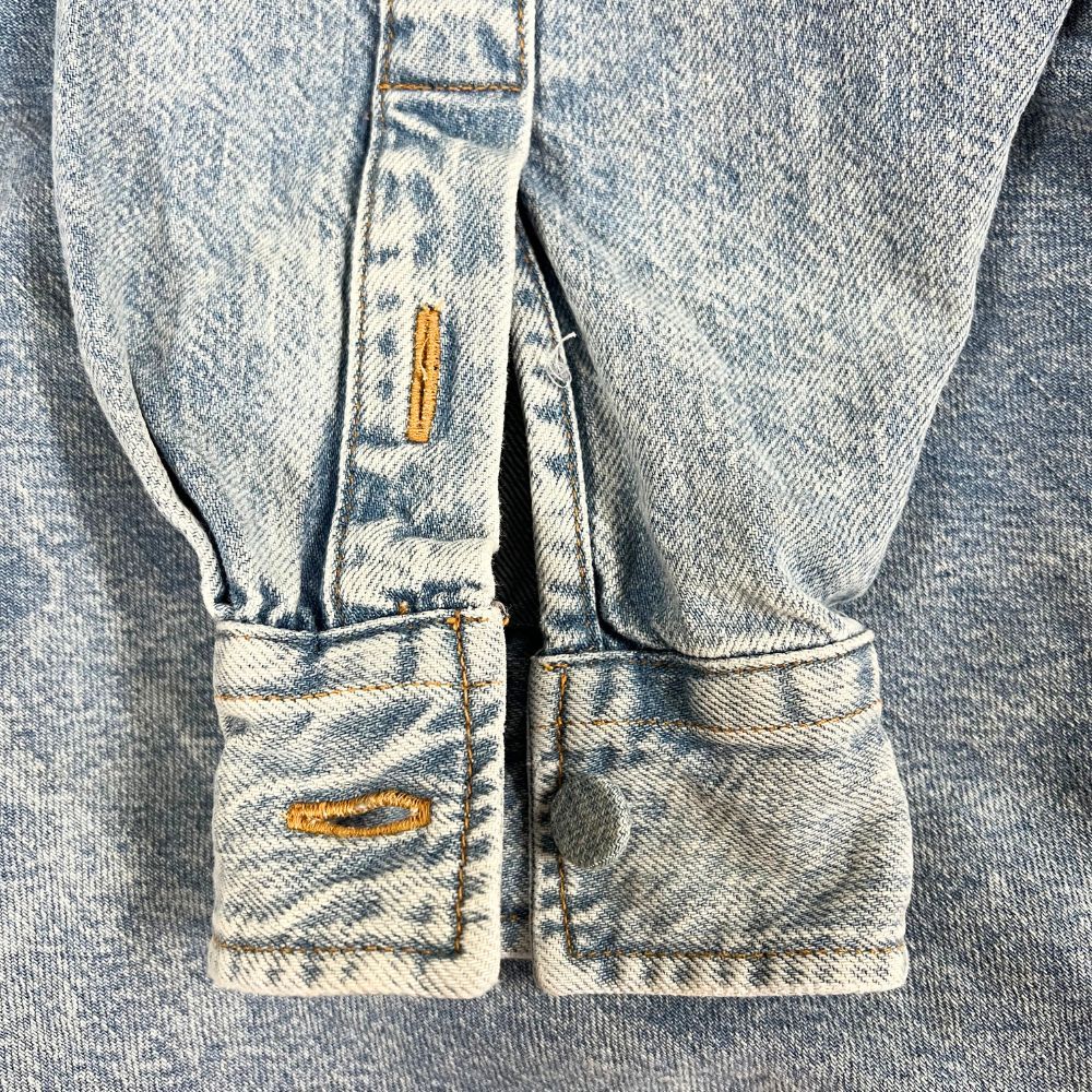 ACNE STUDIOS アクネストゥディオズ 品番 FN-MN-SHIR000664 オーバーサイズ 加工 デニム 長袖シャツ サイズ M/L 正規品 / 52704 ACNE STUDIOS アクネストゥディオズ 品番 FN-MN-SHIR000664 オーバー