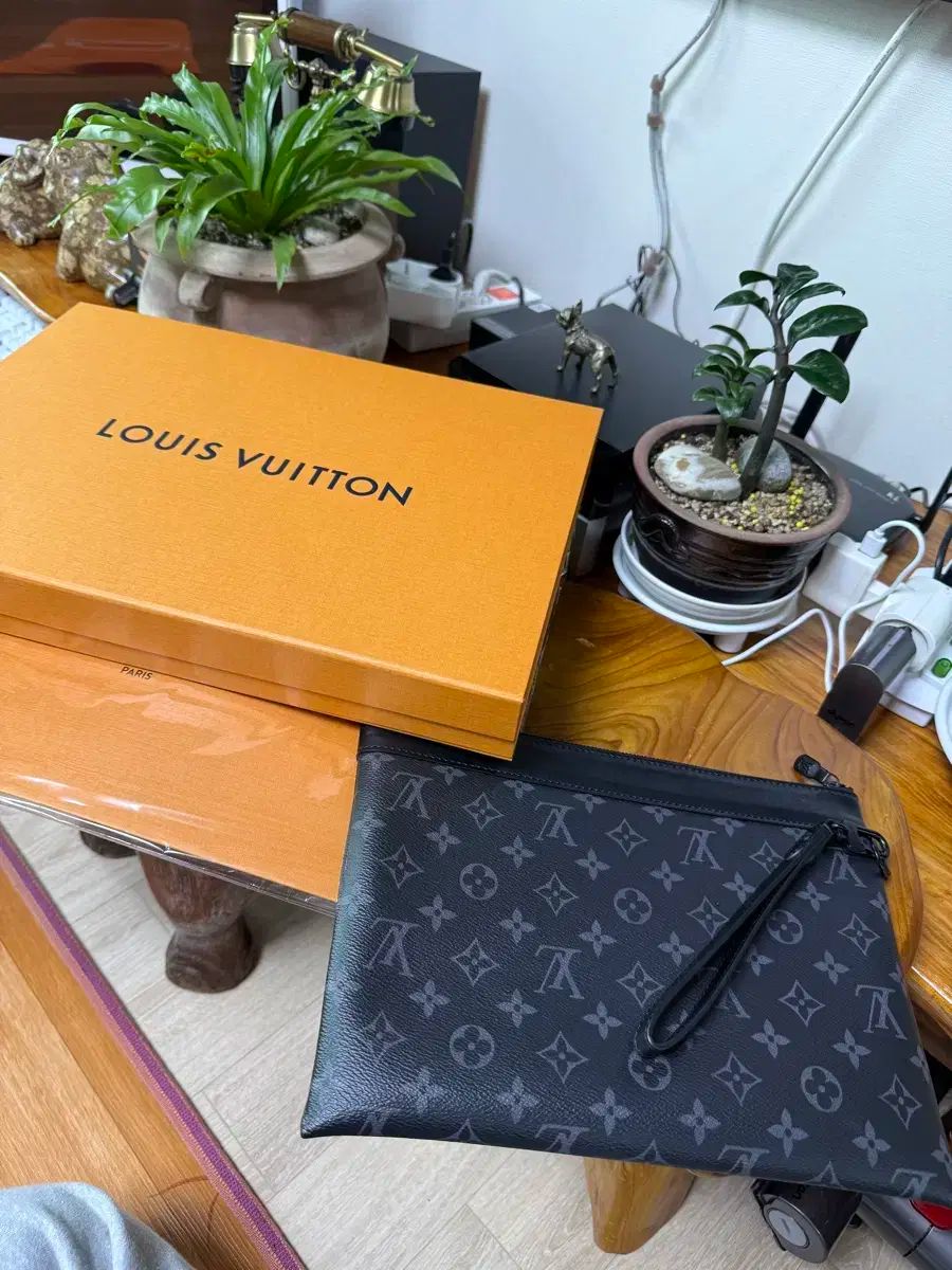 ルイヴィトン ポシェット トゥゴー クラッチバッグ