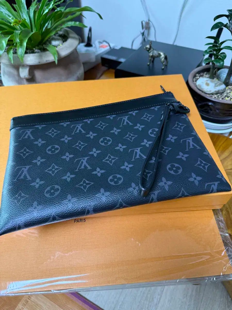 トゥゴー クラッチバッグ