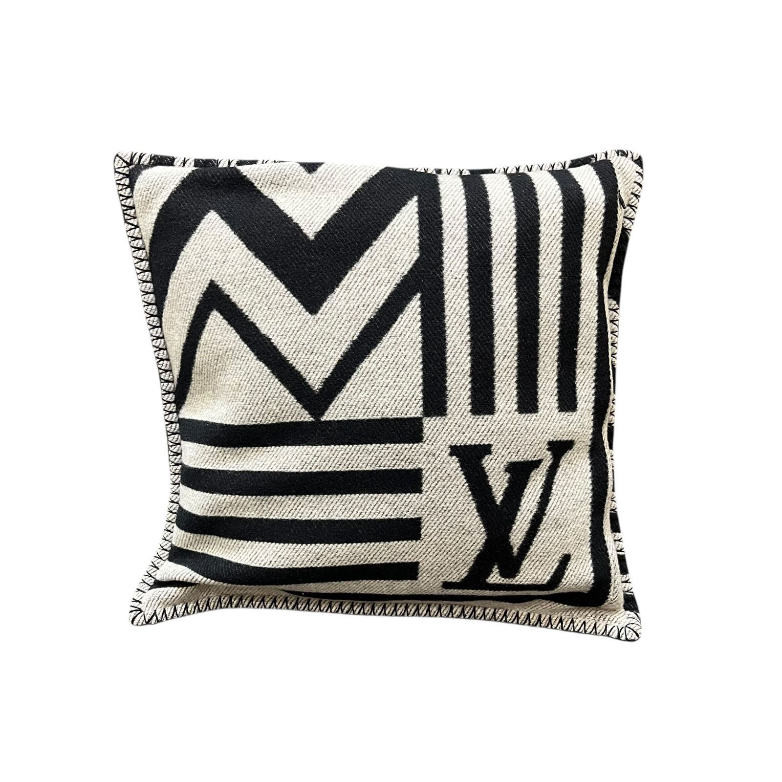 未使用 ルイ ヴィトン LOUIS VUITTON クッション M79524 中古○LOUIS VUITTON /ルイ ヴィトン○LVサミット クッション ウール