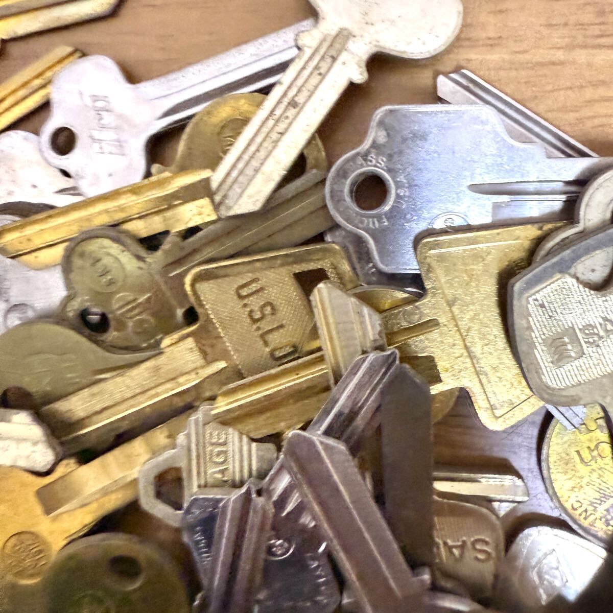 A】古鍵 50個 キー アメリカ ヴィンテージ 大量 まとめ売り まとめて