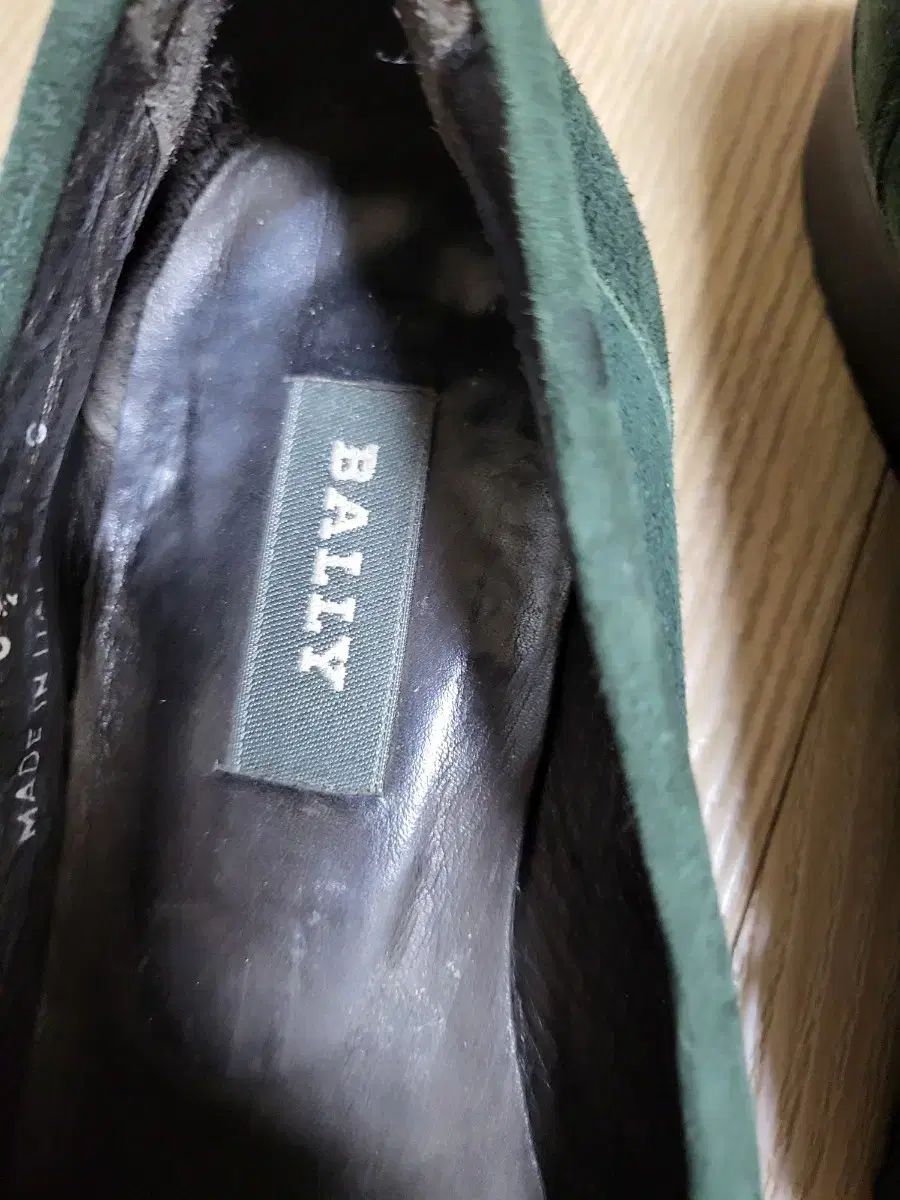 スウェード ローファー